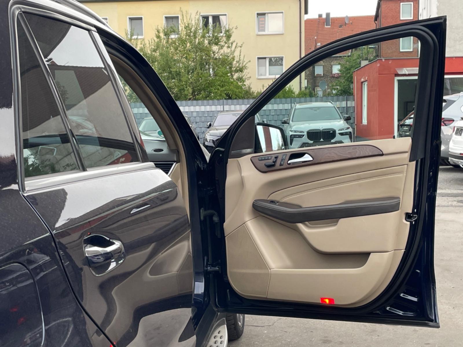 Mercedes-Benz ML 350 4Matic AMG /S-DACH/R-KAMERA/MEMORY/LEDER