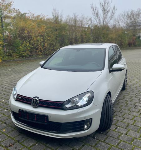 Volkswagen Golf 2.0 TSI DSG GTI Adidas