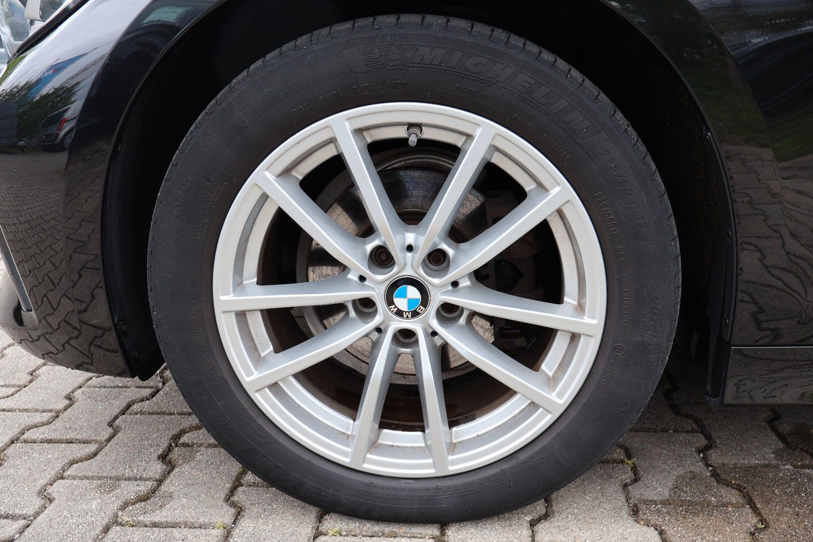 Fahrzeugabbildung BMW 318 Baureihe 3 Lim. 318 d Advantage