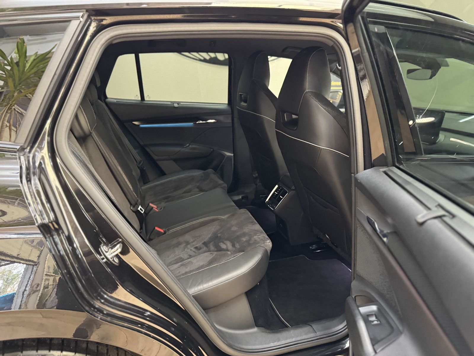 Skoda Enyaq iV 80 x Sportline Matrix 21 Leder Kamera foto 16