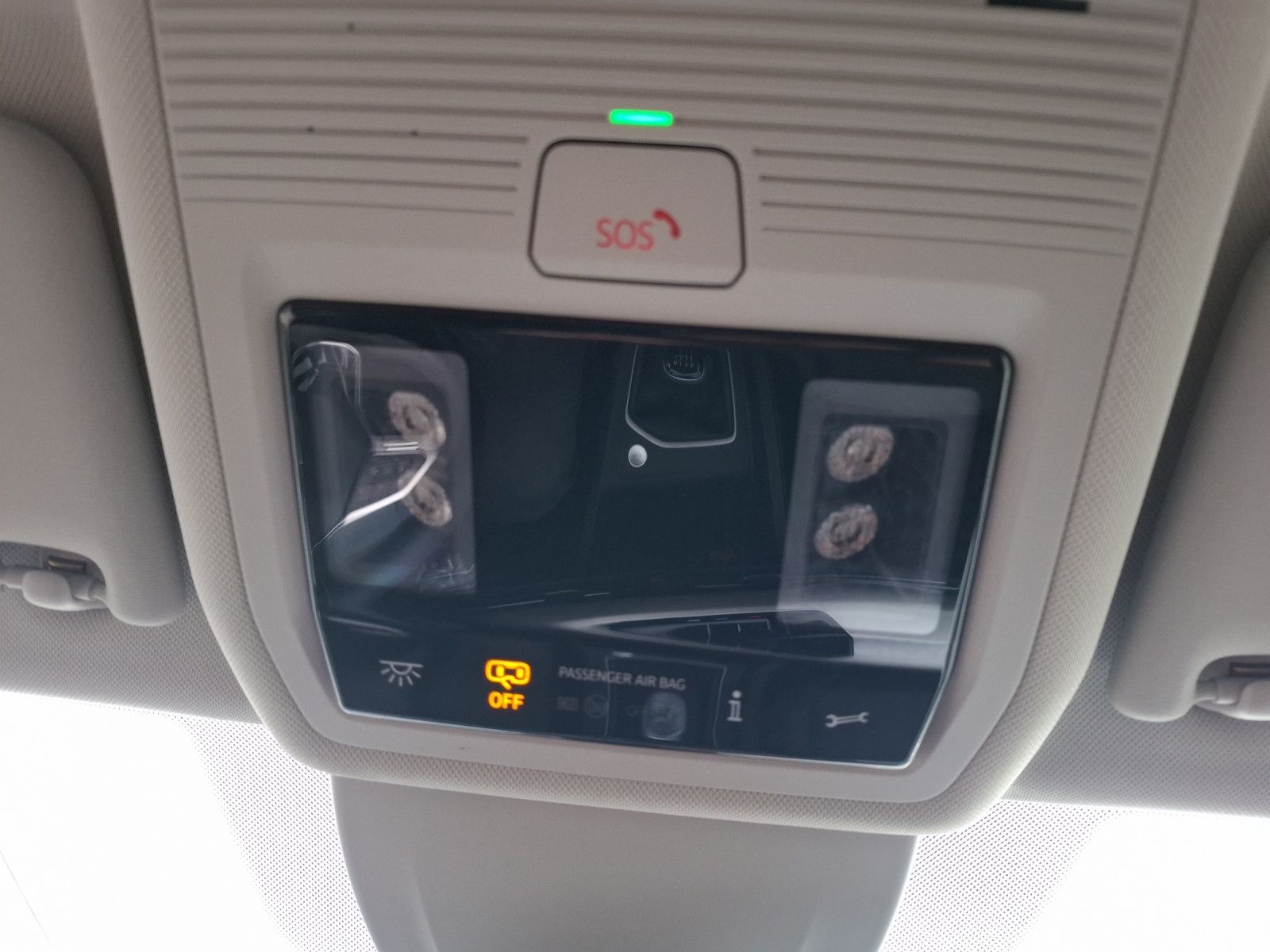 Fahrzeugabbildung Volkswagen Golf VIII TSI Life Matrix Navi AID ACC PDC SH LM
