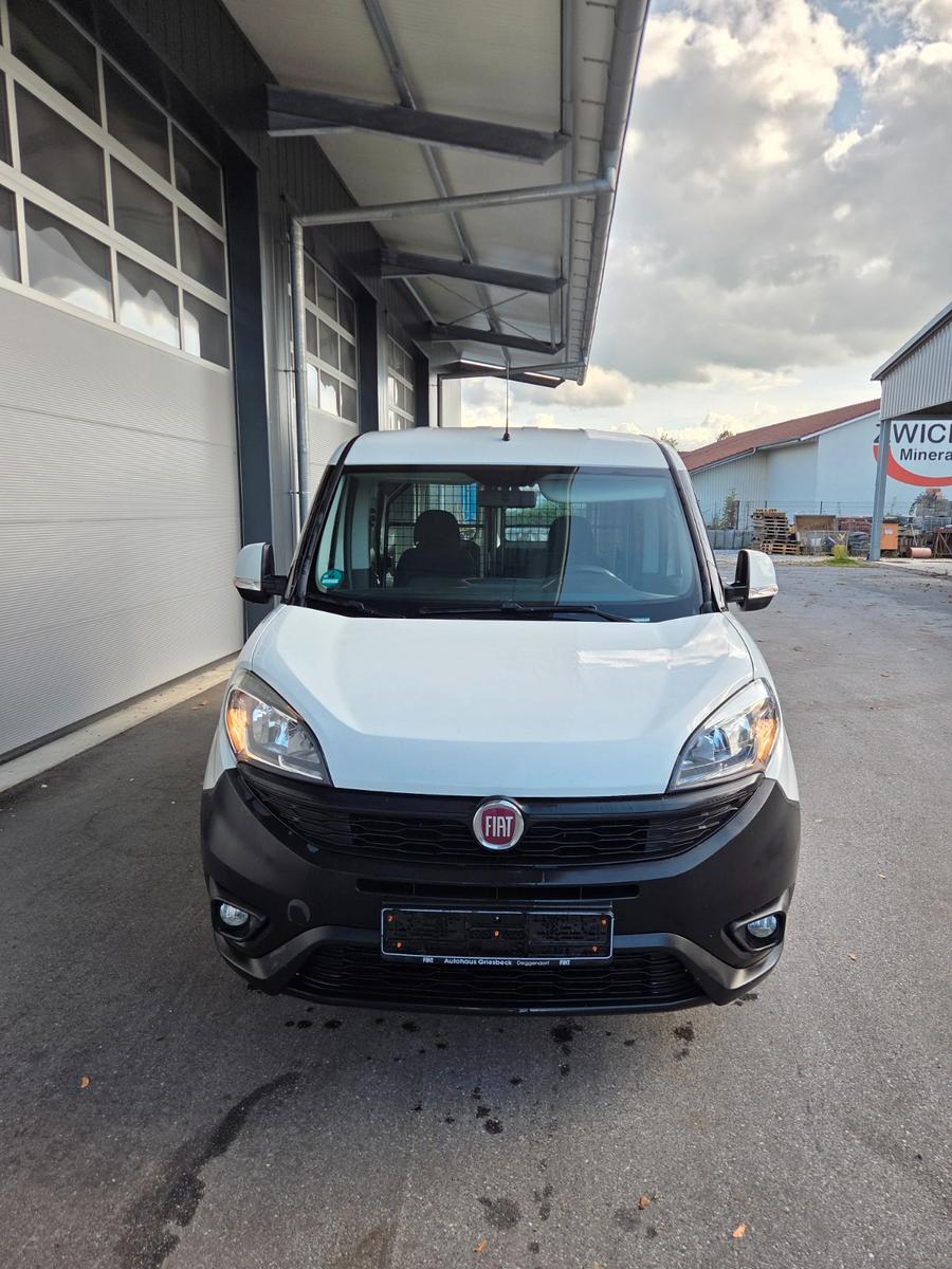 Fiat Doblo 2015 — rear view