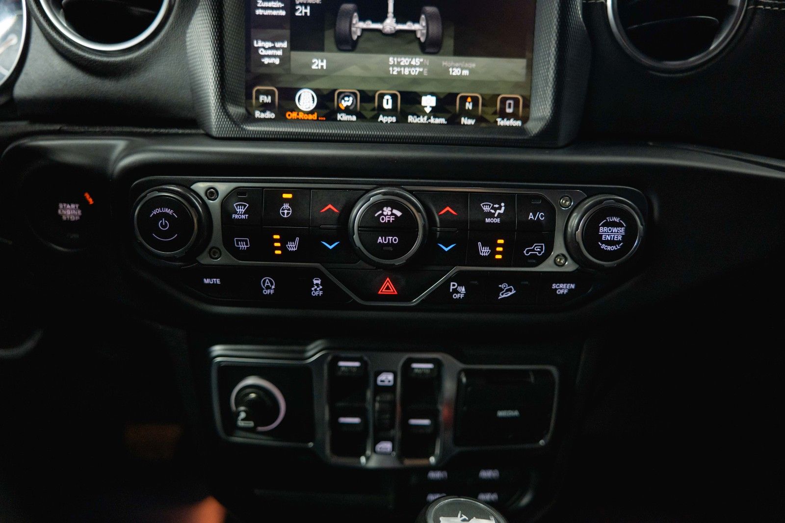 Fahrzeugabbildung Jeep Wrangler Unlimited Sahara OVERLAND 4x4 *LED*ACC*