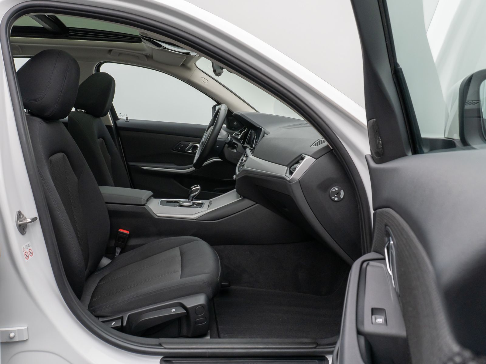 Fahrzeugabbildung BMW 320d  xD Panorama Kamera HUD DAB H/K Lenkradhzg