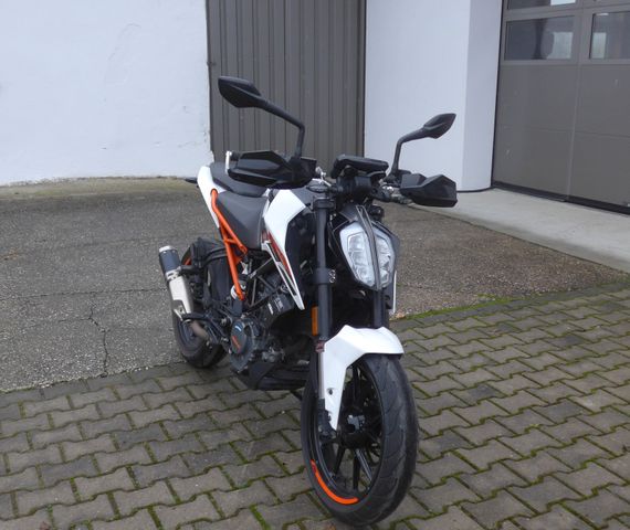 KTM 125 Duke ABS, 1.Hand, Service+TÜV neu