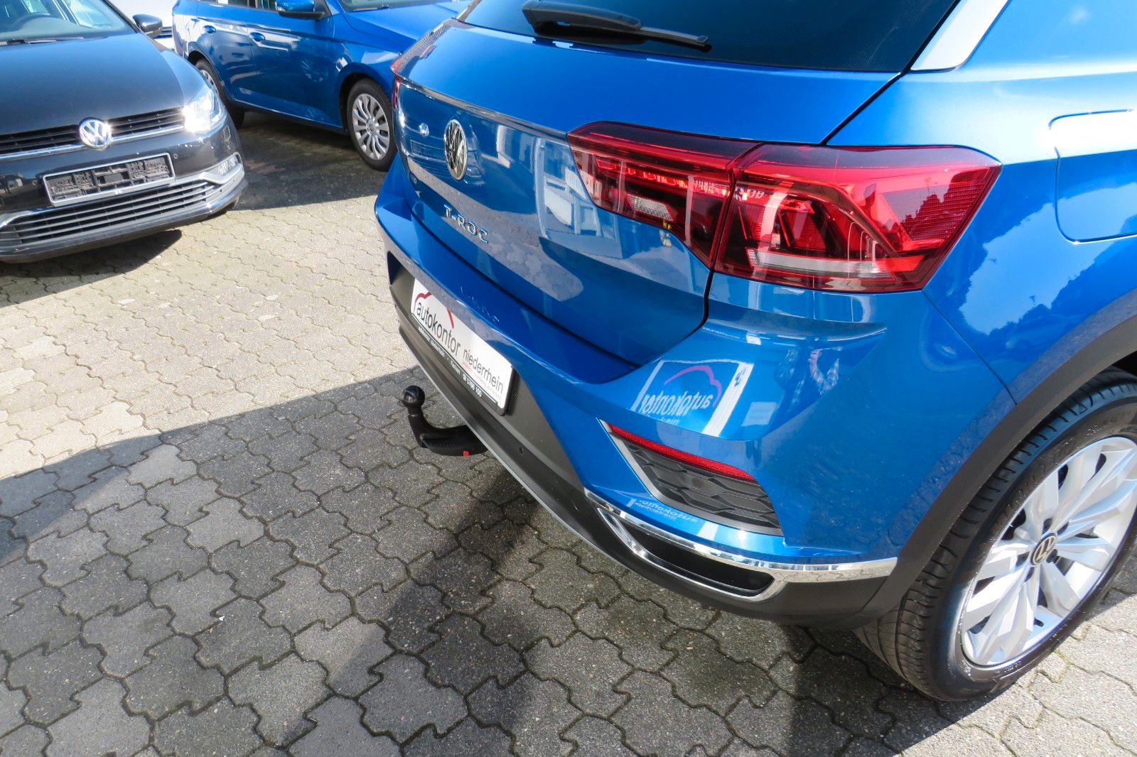 Fahrzeugabbildung Volkswagen T-Roc SPORT PANO AHK LED NAVI ACC PDC SITZH. 1.H