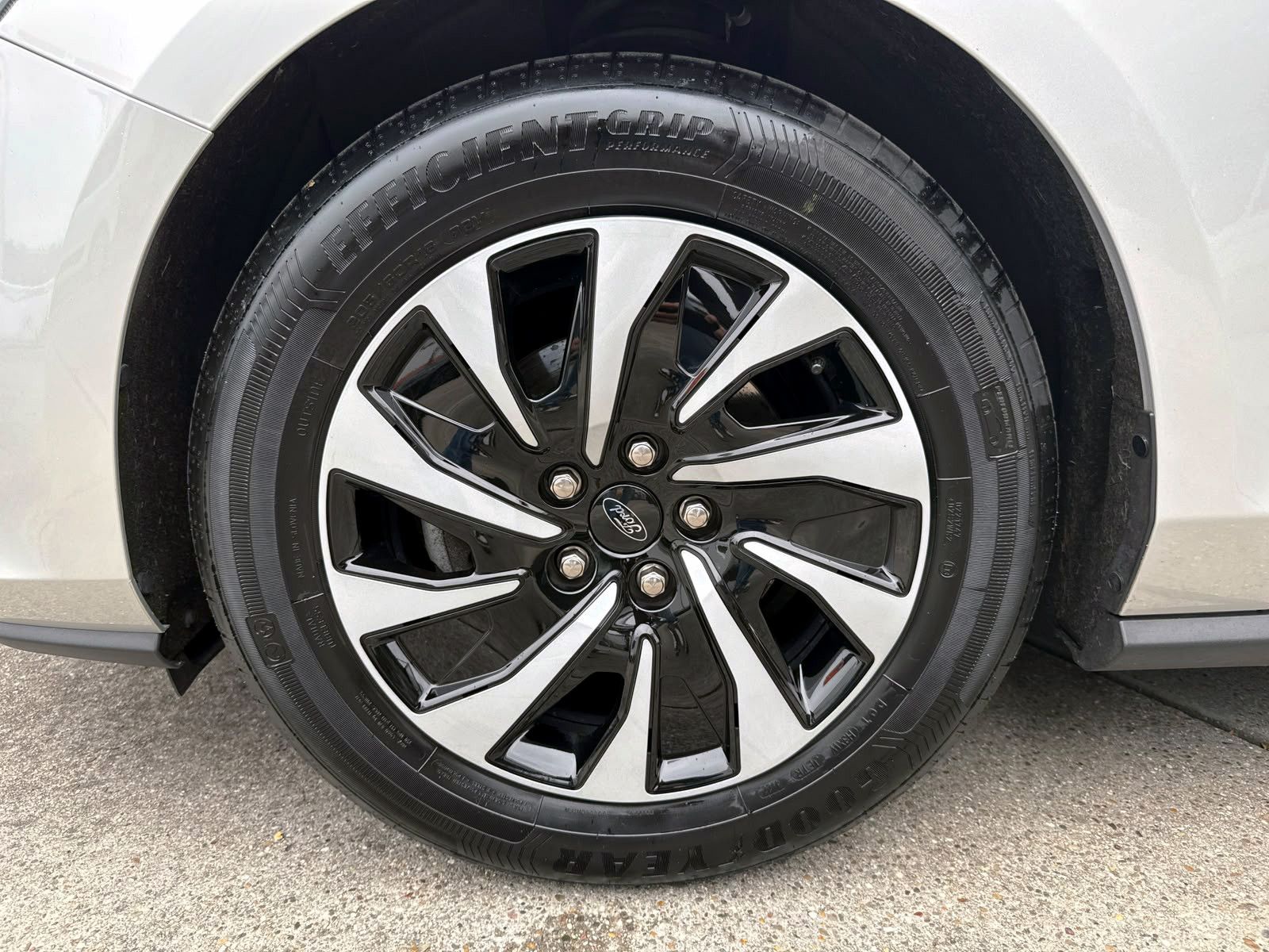 Fahrzeugabbildung Ford Focus Turnier 1.0 EB Titanium AHK ACC KAM B&O BT