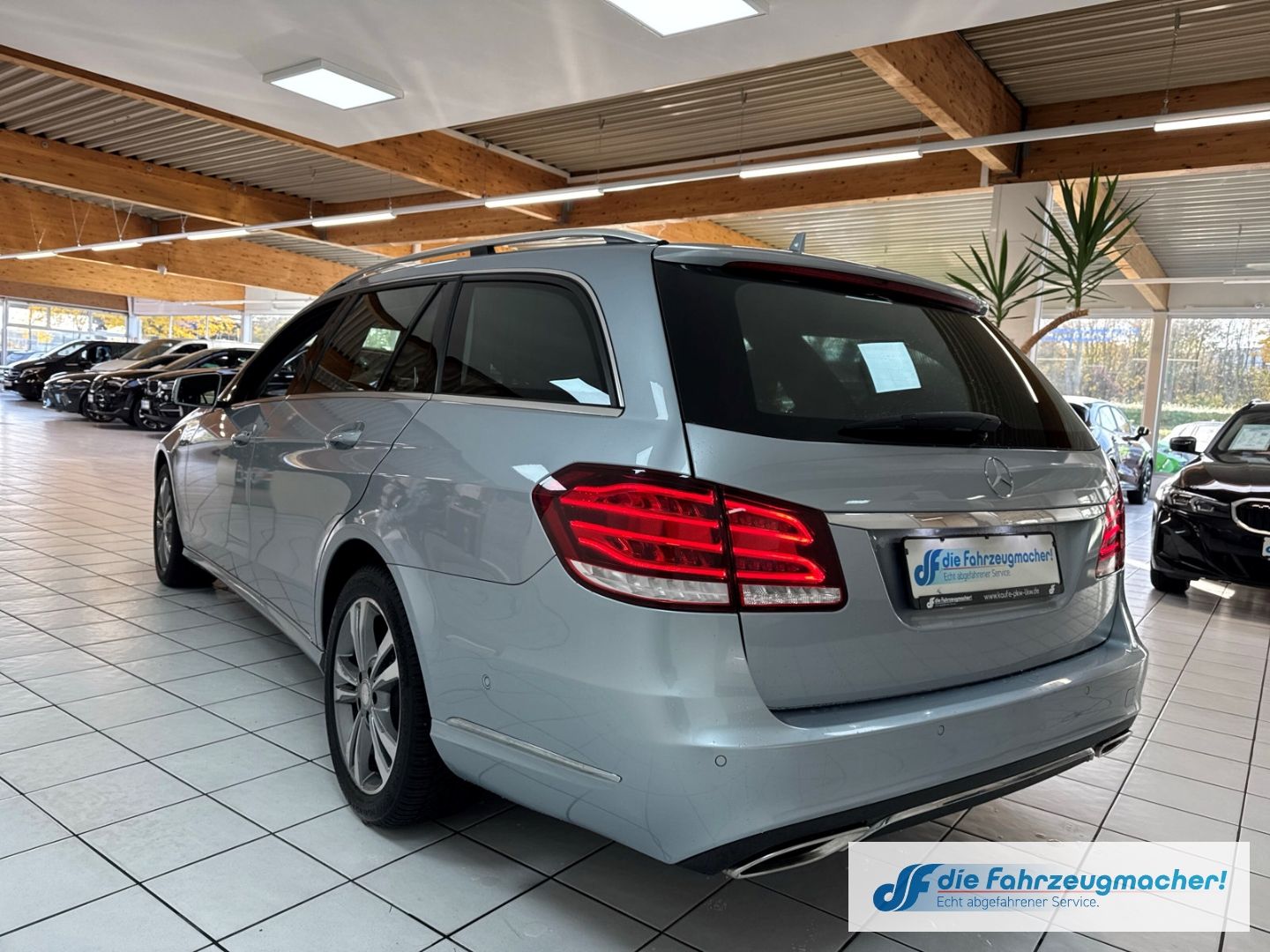 Fahrzeugabbildung Mercedes-Benz E 200 BlueTec Niveau AHK-klappbar LED Blendfreie