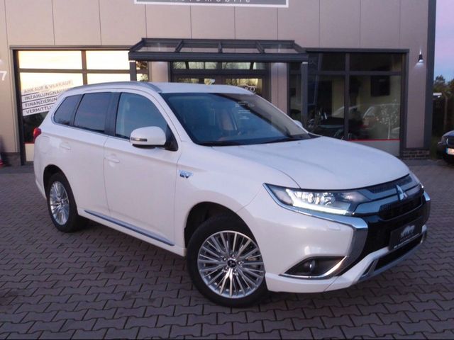 Mitsubishi Outlander PHEV Spirit 4WD / T-LEDER/ KAMERA/ AHK