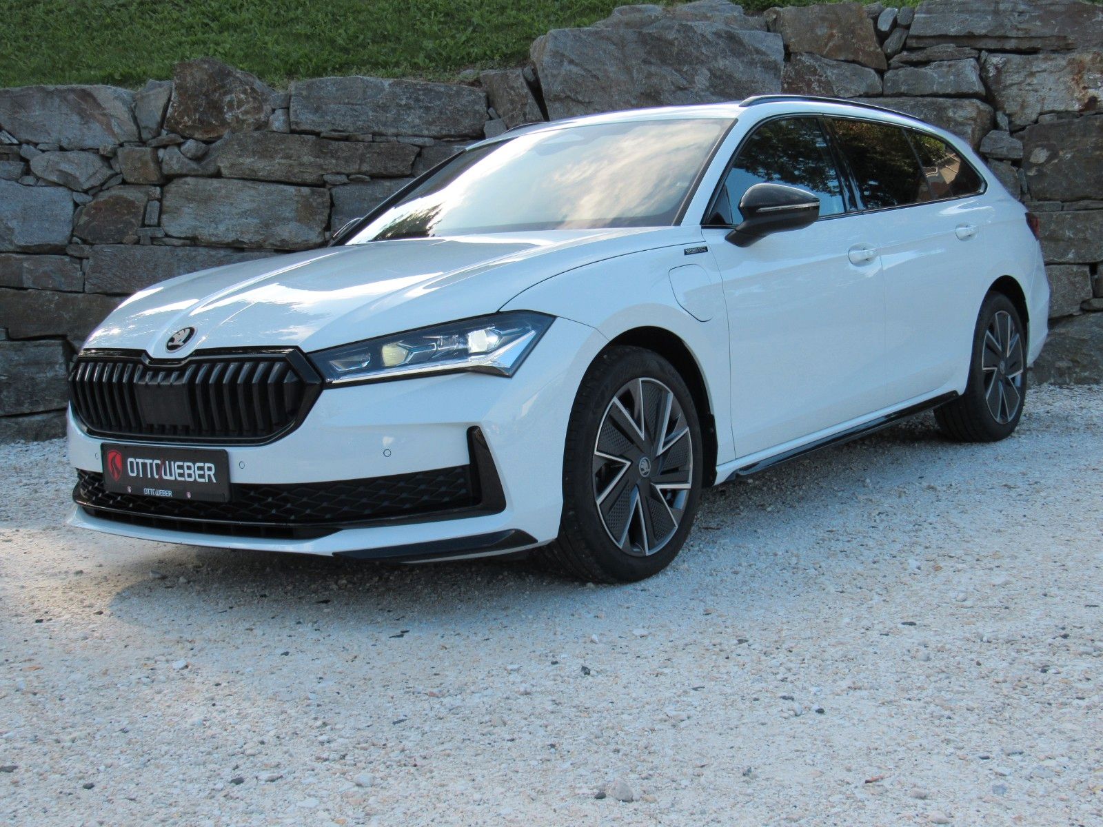 Skoda Superb Combi 1.5 TSI iV DSG Sportline AHK TRAVEL