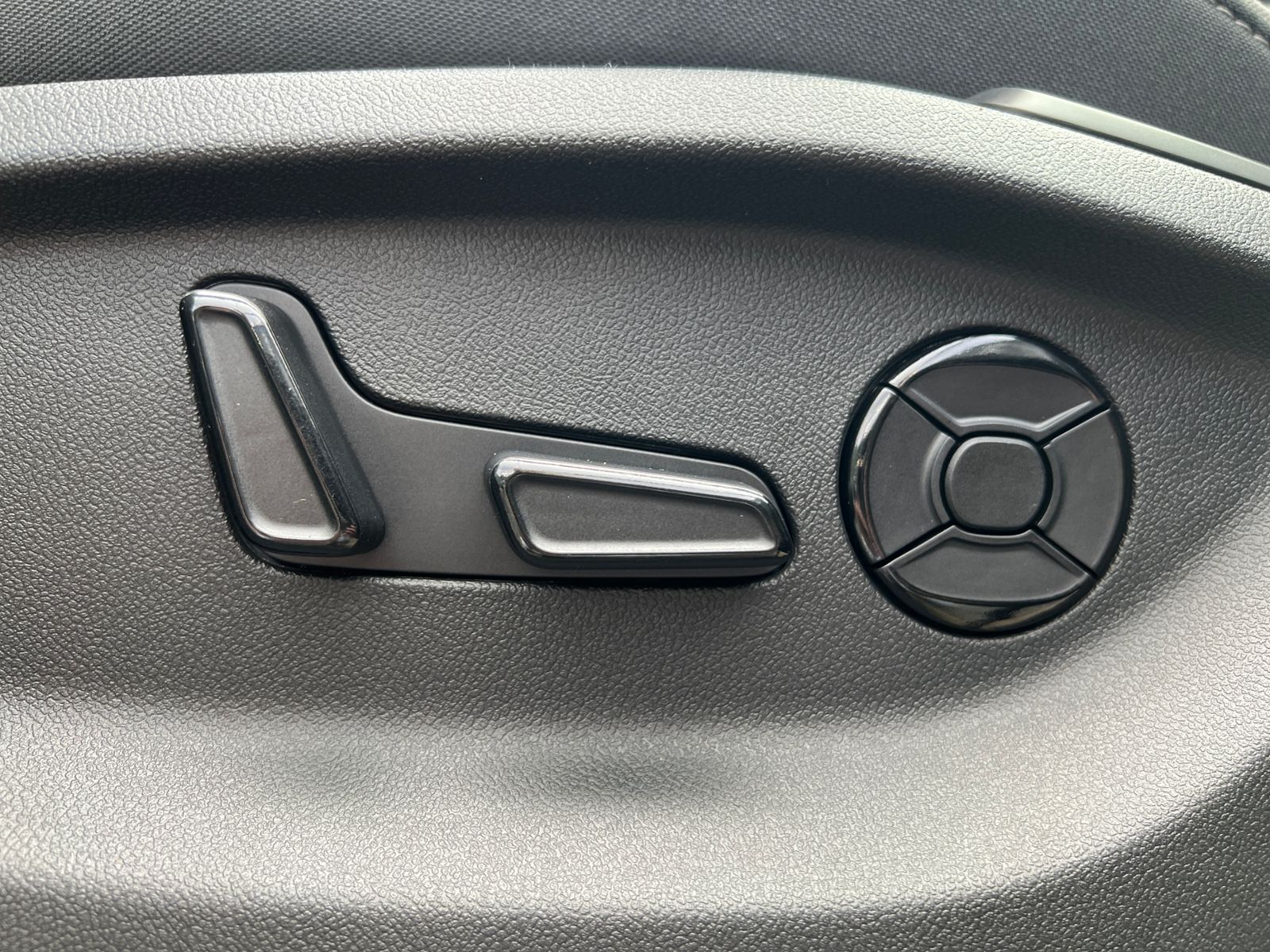 Fahrzeugabbildung SKODA Kodiaq Sportline 2.0 TDI DSG 4x4 *AHK, Canton, L