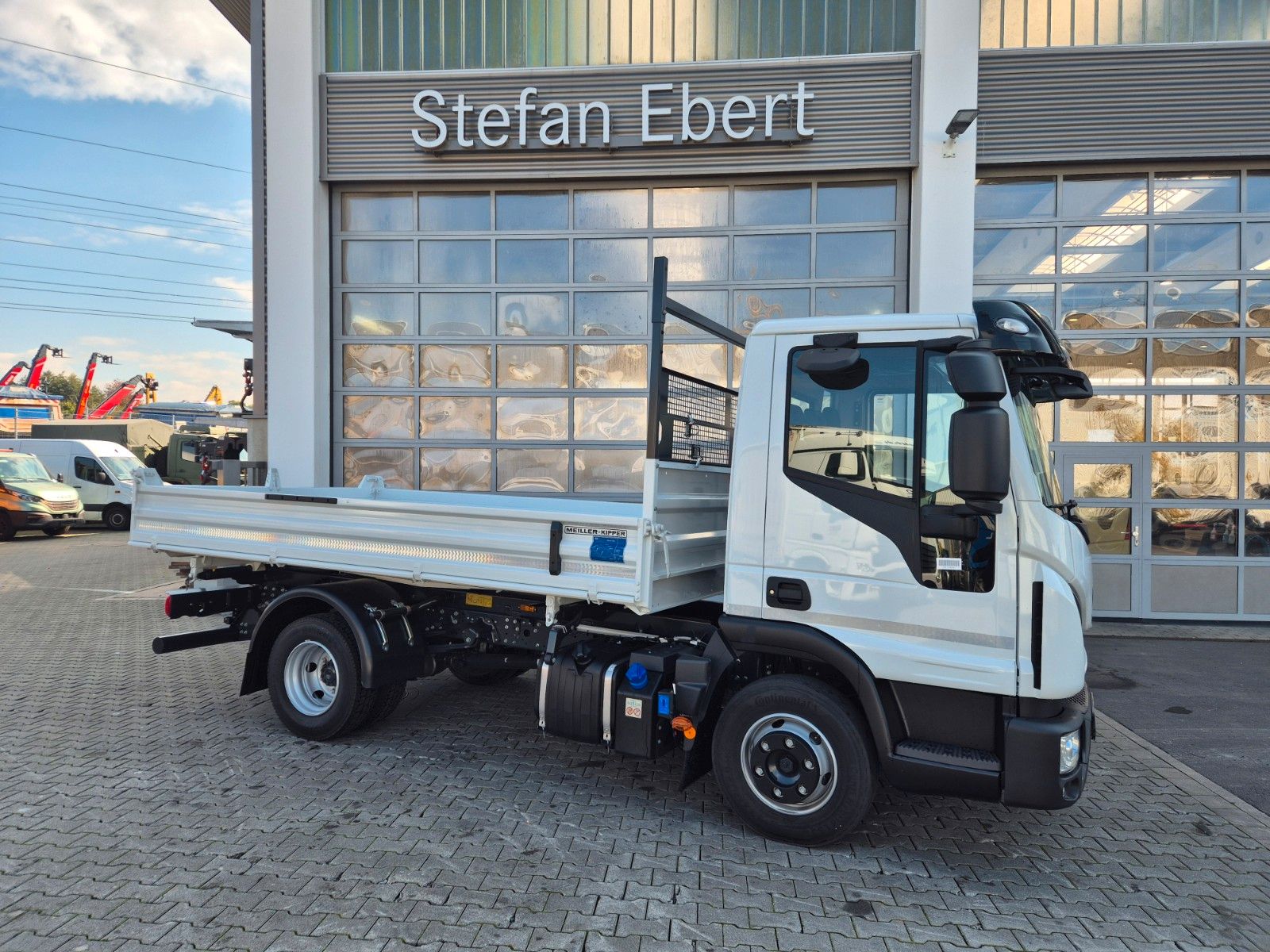Fahrzeugabbildung Iveco Eurocargo ML80E21 Meiller 2x AHK 3 Sitze