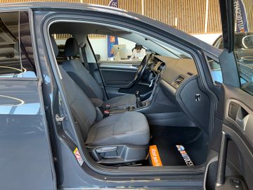 Volkswagen Golf VII Lim.  BMT *NAVI*SZHZ*PDC*TÜV-052027*