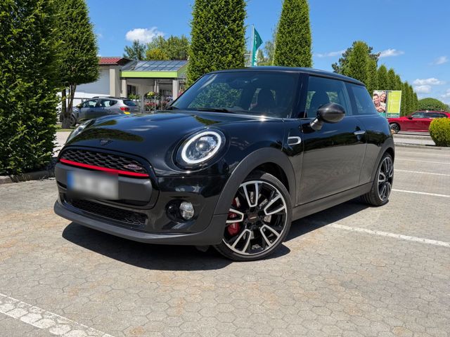MINI MINI Cooper One Blackyard F56 mit JCW Pake...