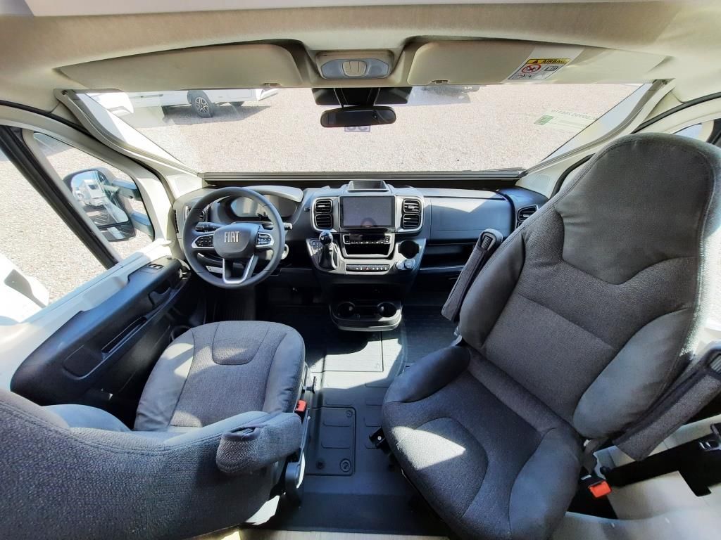 Fahrzeug Übersicht 17 Fahrzeugabbildung Hobby MAXIA T 740 WE Verfüg./Sparen Sie 12.579,- €