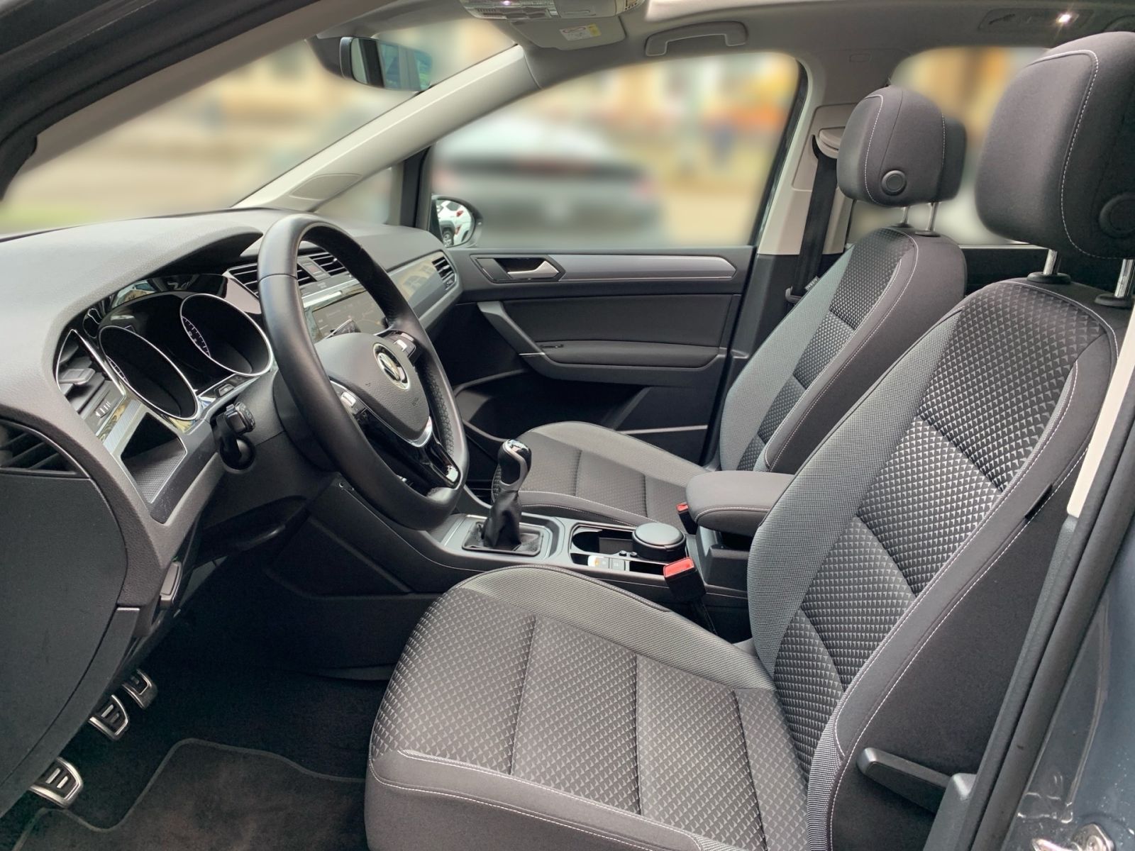 Fahrzeugabbildung Volkswagen Touran 2.0 TDI Active Navi Panorama Dach