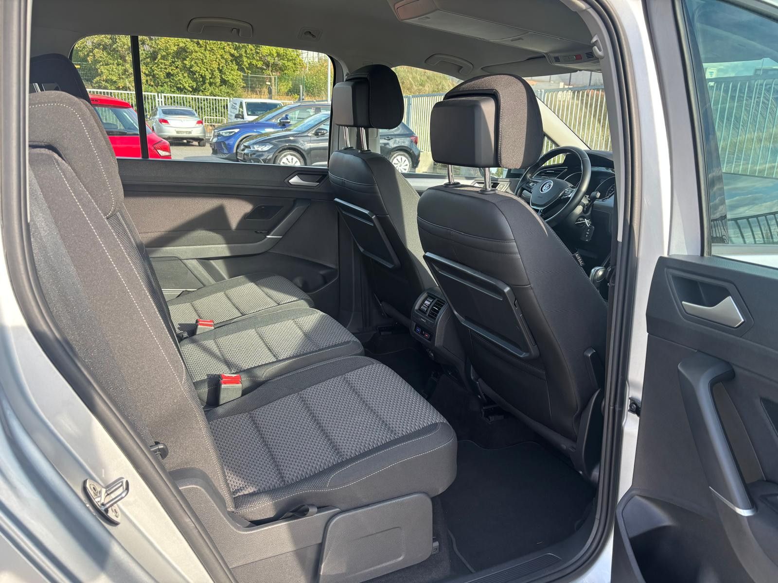 Fahrzeugabbildung Volkswagen Touran 2.0 TDI DSG Comfortline-NAVI-ACC-PDC-SHZ-