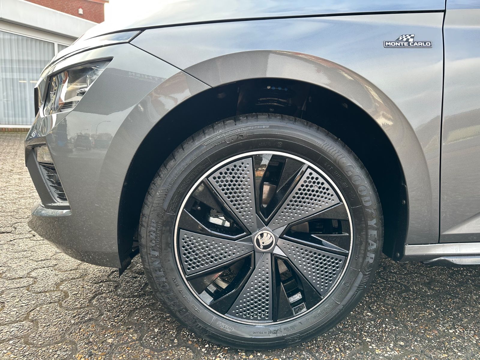 Fahrzeugabbildung SKODA Kamiq Monte Carlo 1.0 TSI DSG ACC/Matrix/Pano