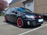 Volkswagen Golf 2.0 TSI DSG GTI adidas GTI - Volkswagen Golf: GTI Adidas