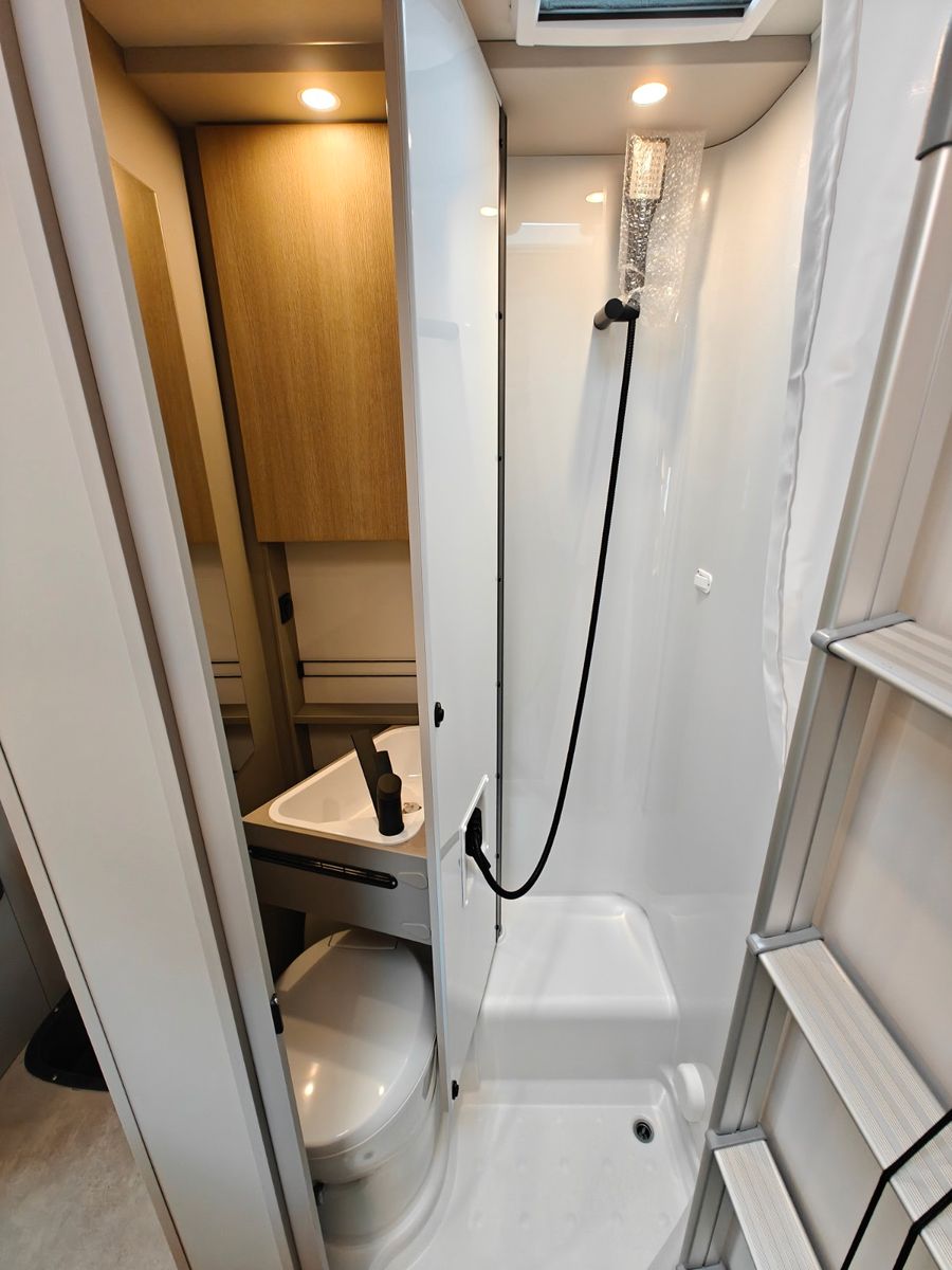 Fahrzeugabbildung LMC Tracer 690 EL - Chassis Design, 140PS, MJ2026! -
