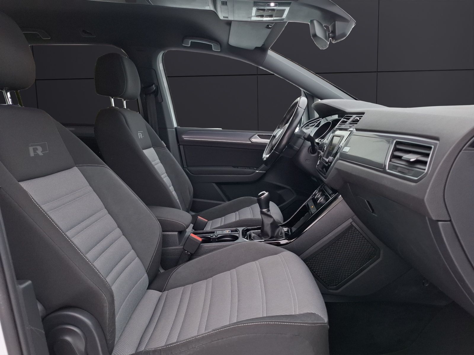 Fahrzeugabbildung Volkswagen Touran TDI Highline 7-Si R-Line LED AHK Navi ACC