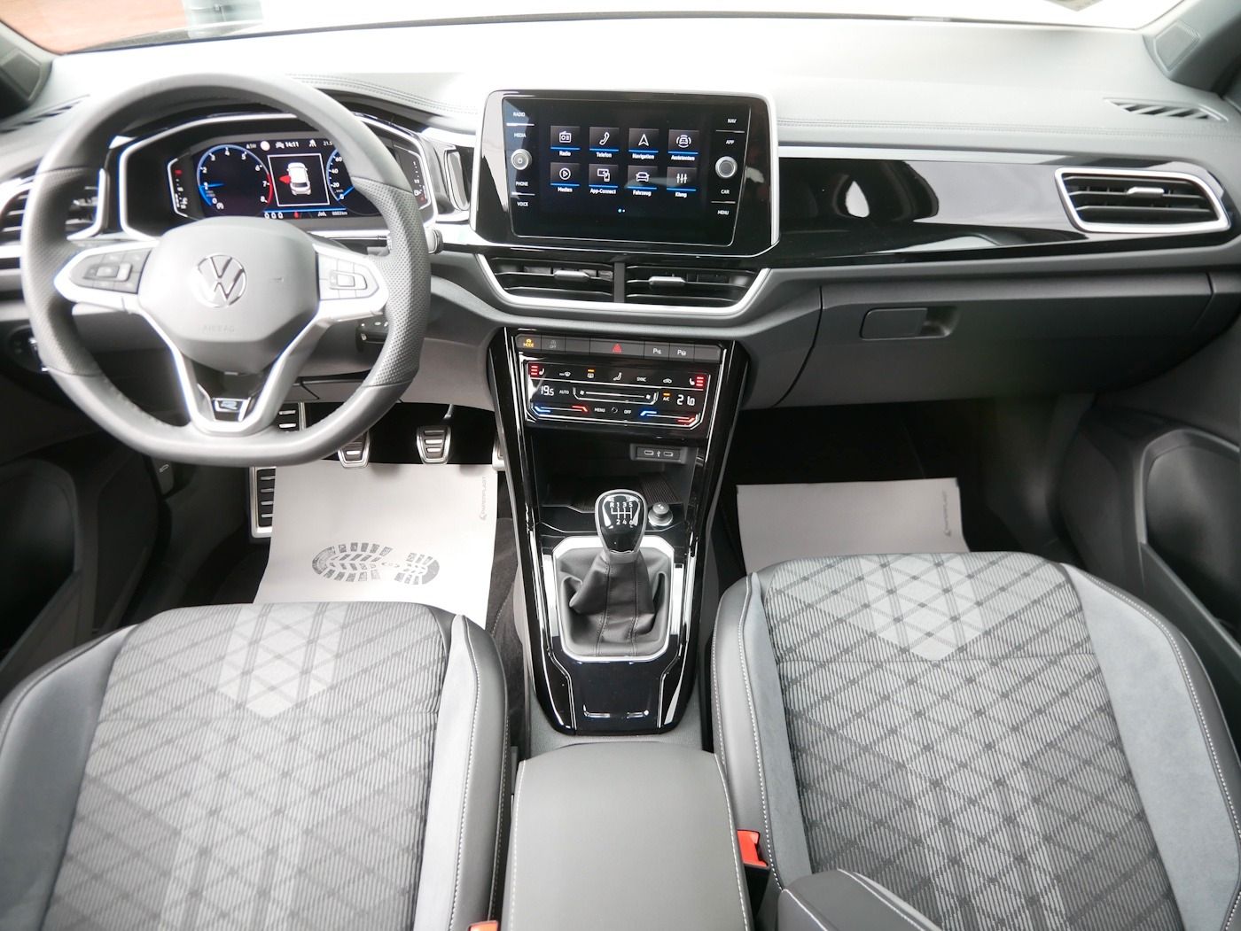 Fahrzeugabbildung Volkswagen T-Roc 1.0 R-Line NEU41T MATRIX ACC Kamera SHZ+LH