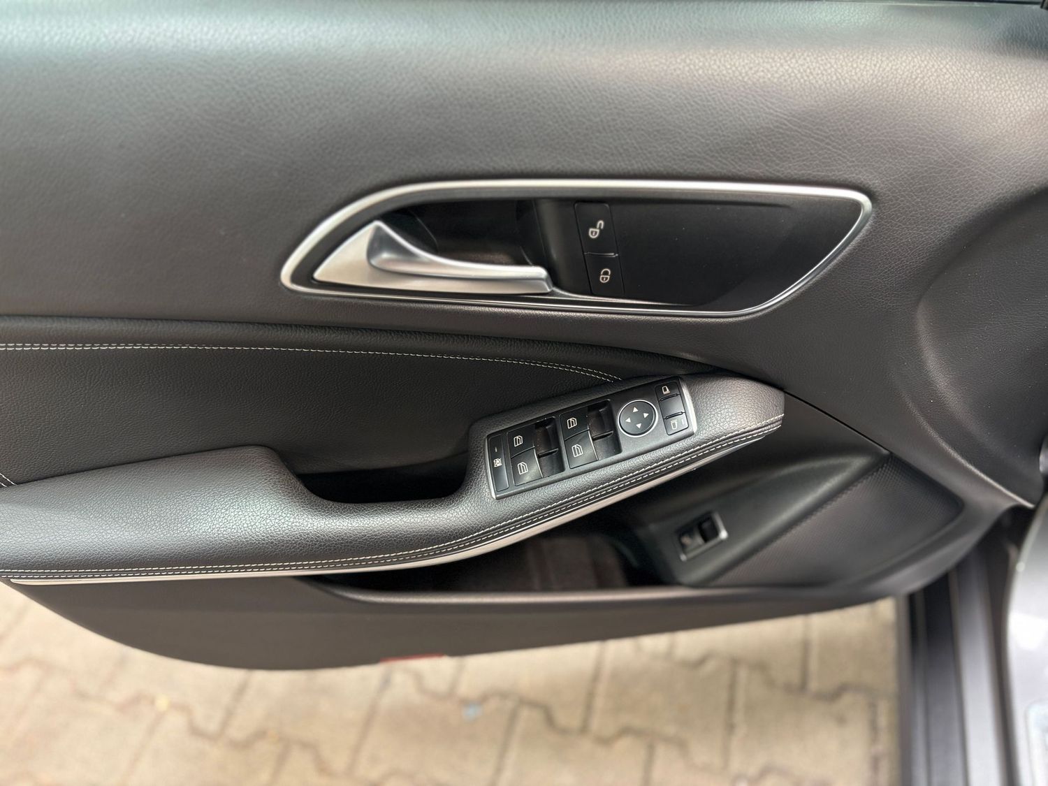 Fahrzeugabbildung Mercedes-Benz GLA 220 4 Matic#Klima#Navi#PDC