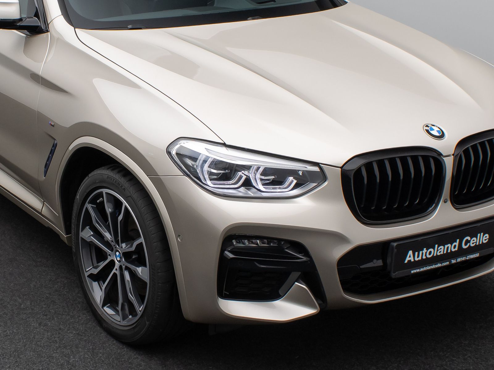 Fahrzeugabbildung BMW X3 M40d Panorama 360° HUD DAB H/K AHK Komfort