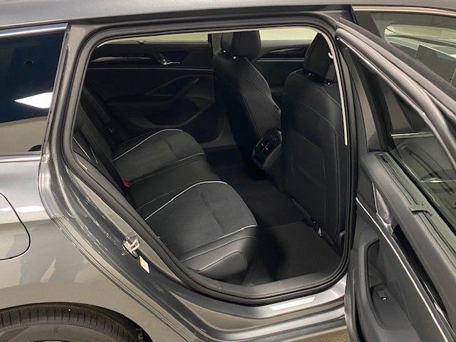 Fahrzeugabbildung Volkswagen Passat Variant 1.5 TSI OPF DSG Elegance+MATRIX++