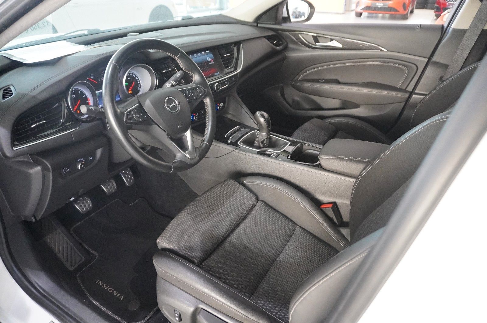 Fahrzeugabbildung Opel Insignia B GS 1.5T DYNAMIC NAVI/LED/SPORT/SH/AHK