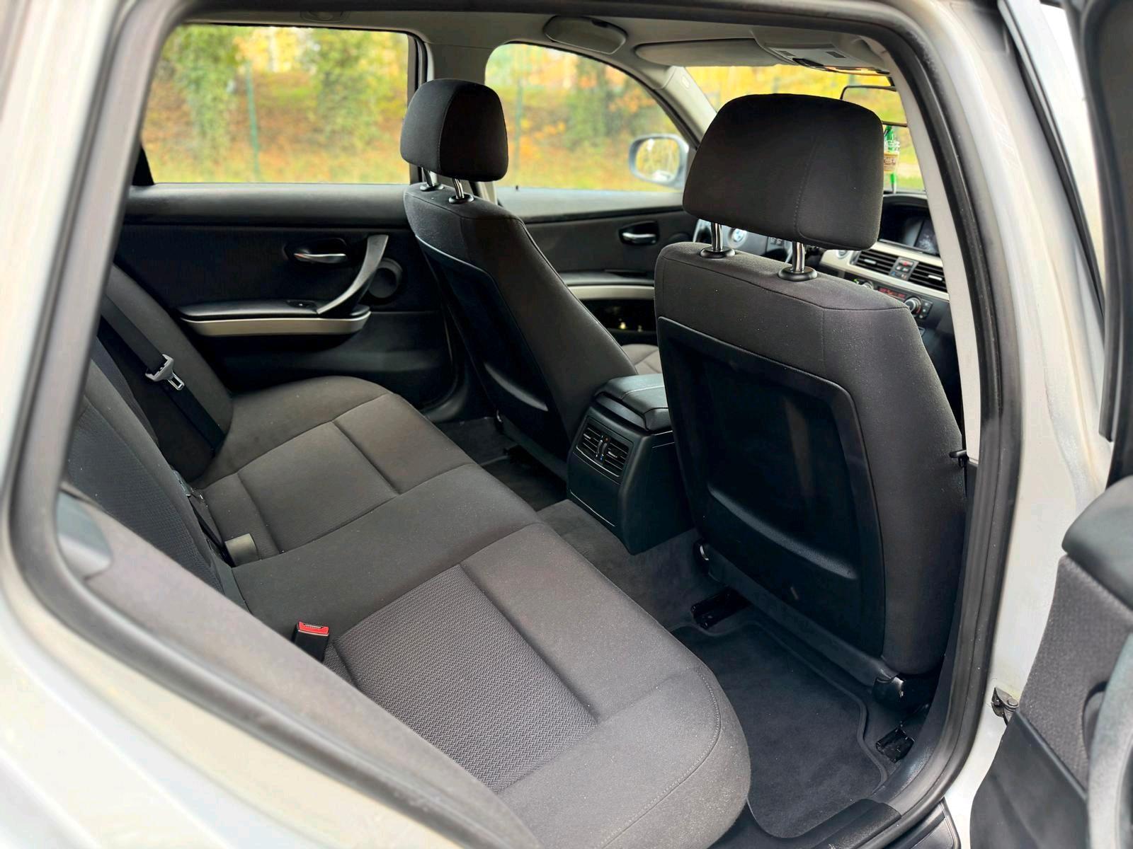 BMW 320 2011 — photo 10