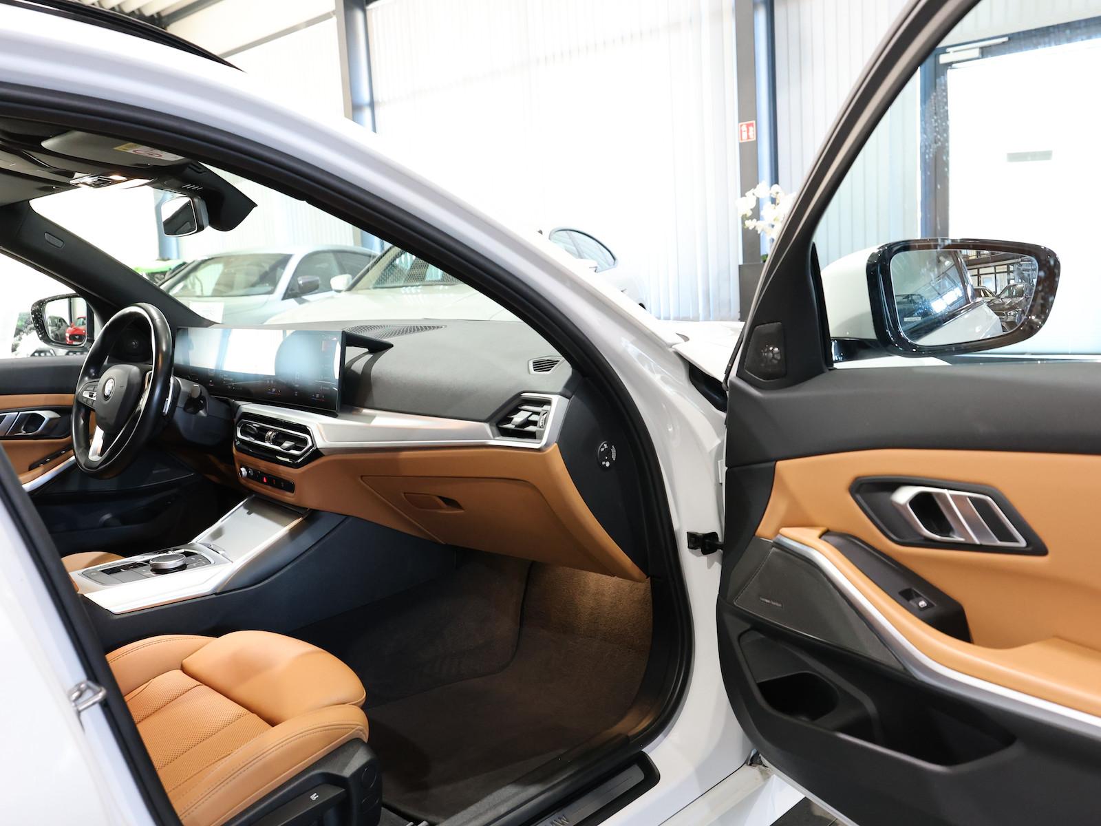 BMW 318d Touring SPORT WHITE & BROWN / CURVED+HUD