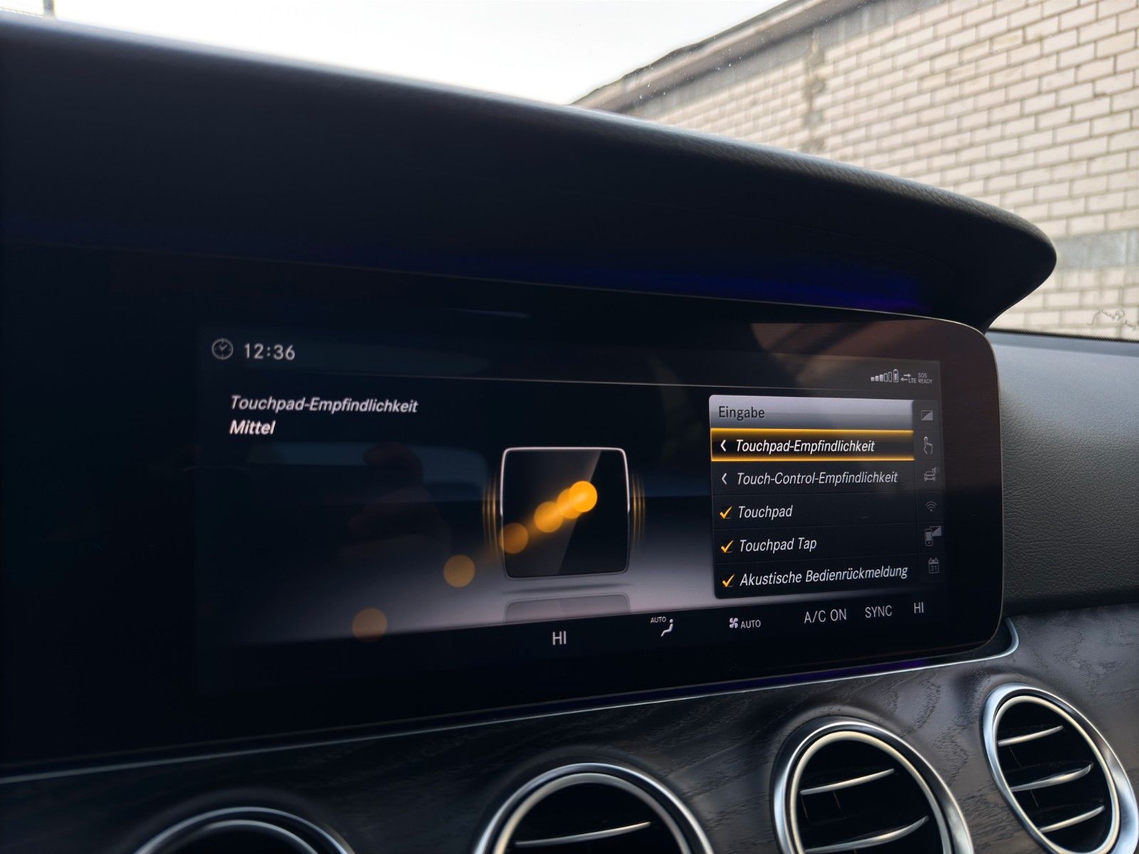 Fahrzeugabbildung Mercedes-Benz E 220d Lim. Pano/Widescreen/Kamera/MBeam