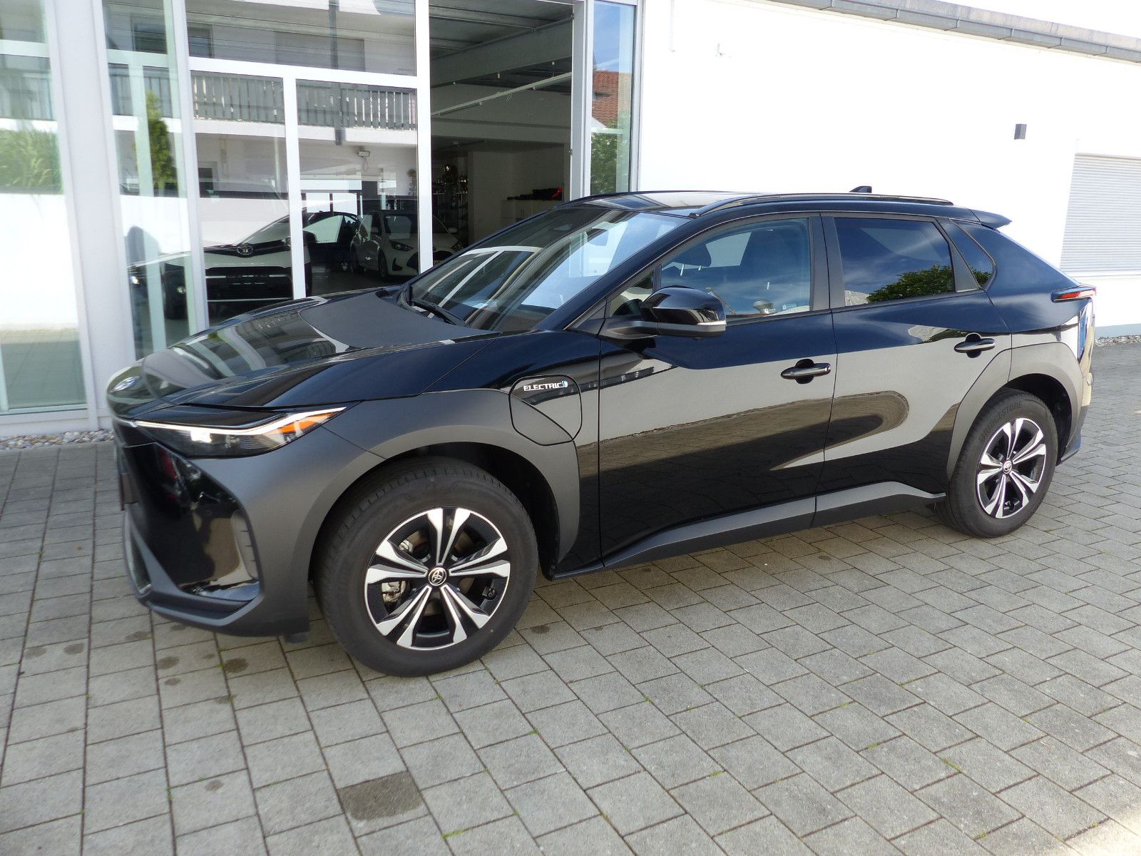 Toyota bZ4X FWD Comfortpaket Navi Kamera CarPlay SHZ foto 3
