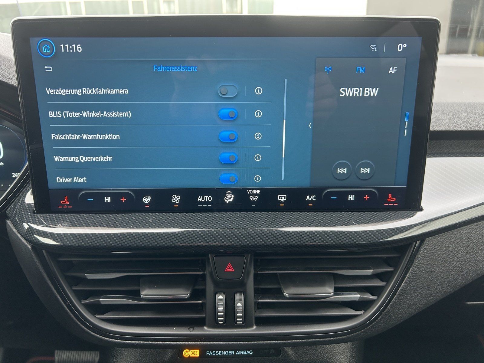 Fahrzeugabbildung Ford Focus 1.0 ST-Line X Aut./LED/ACC/KAMERA/NAVI/SHZ