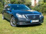 Mercedes-Benz E 200 CGI - graue Mercedes-Benz 200