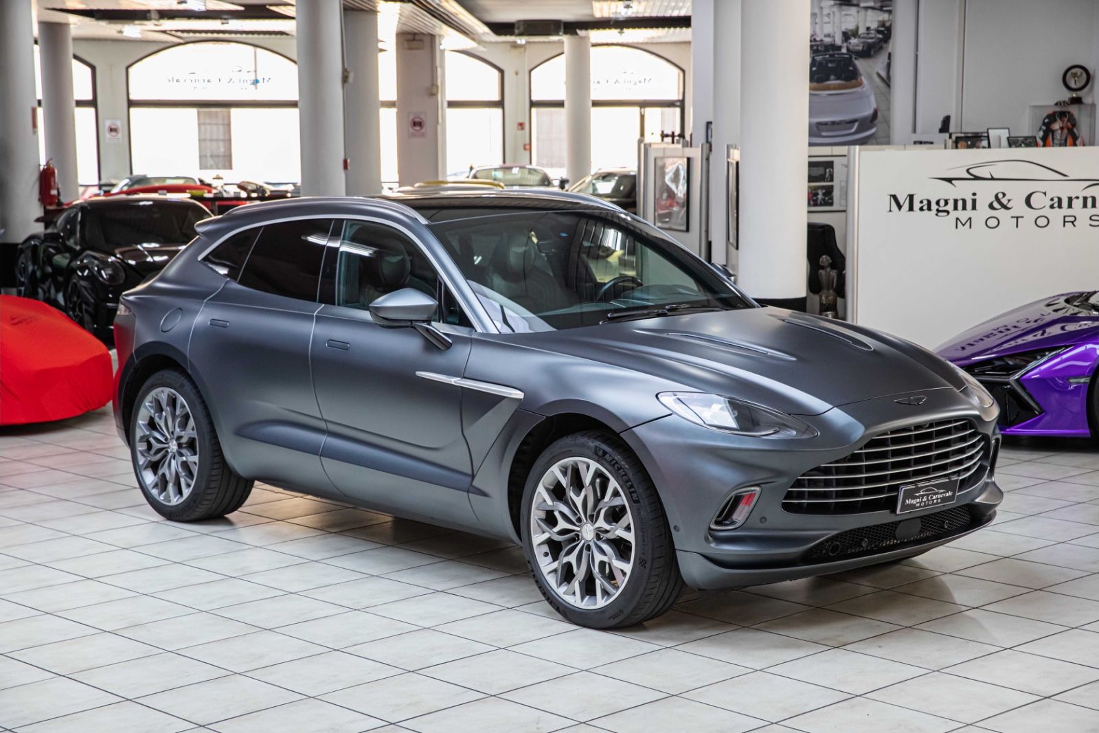 Aston Martin DBX SPECIAL PAINT|22''|TETTO PANORAMA|KEYLESS| imagem 3