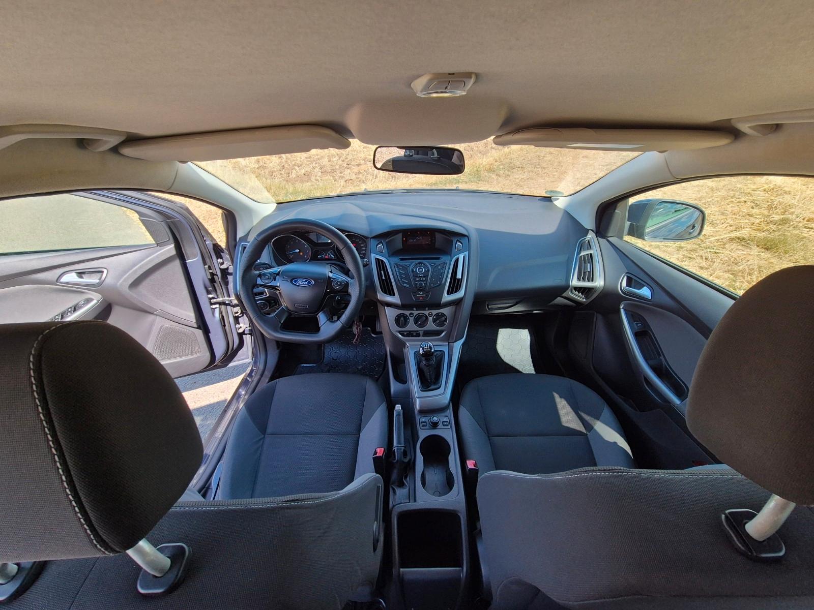Ford Focus 2011 — photo 8