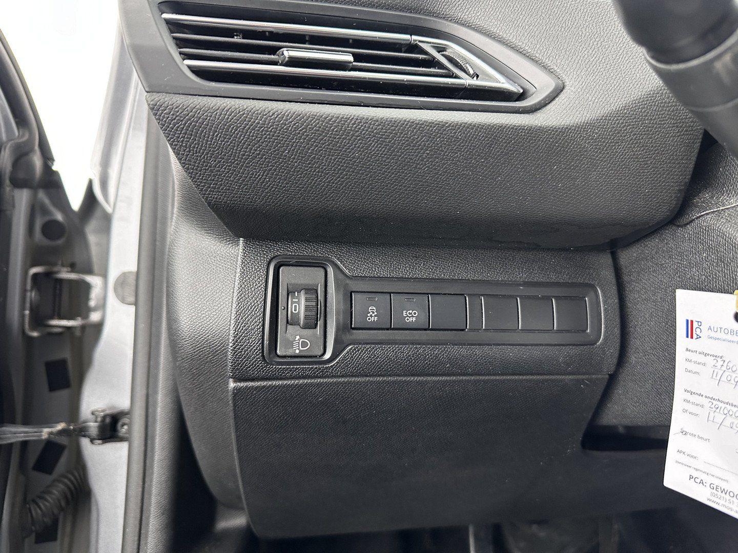 Peugeot 308 2015 — photo 22