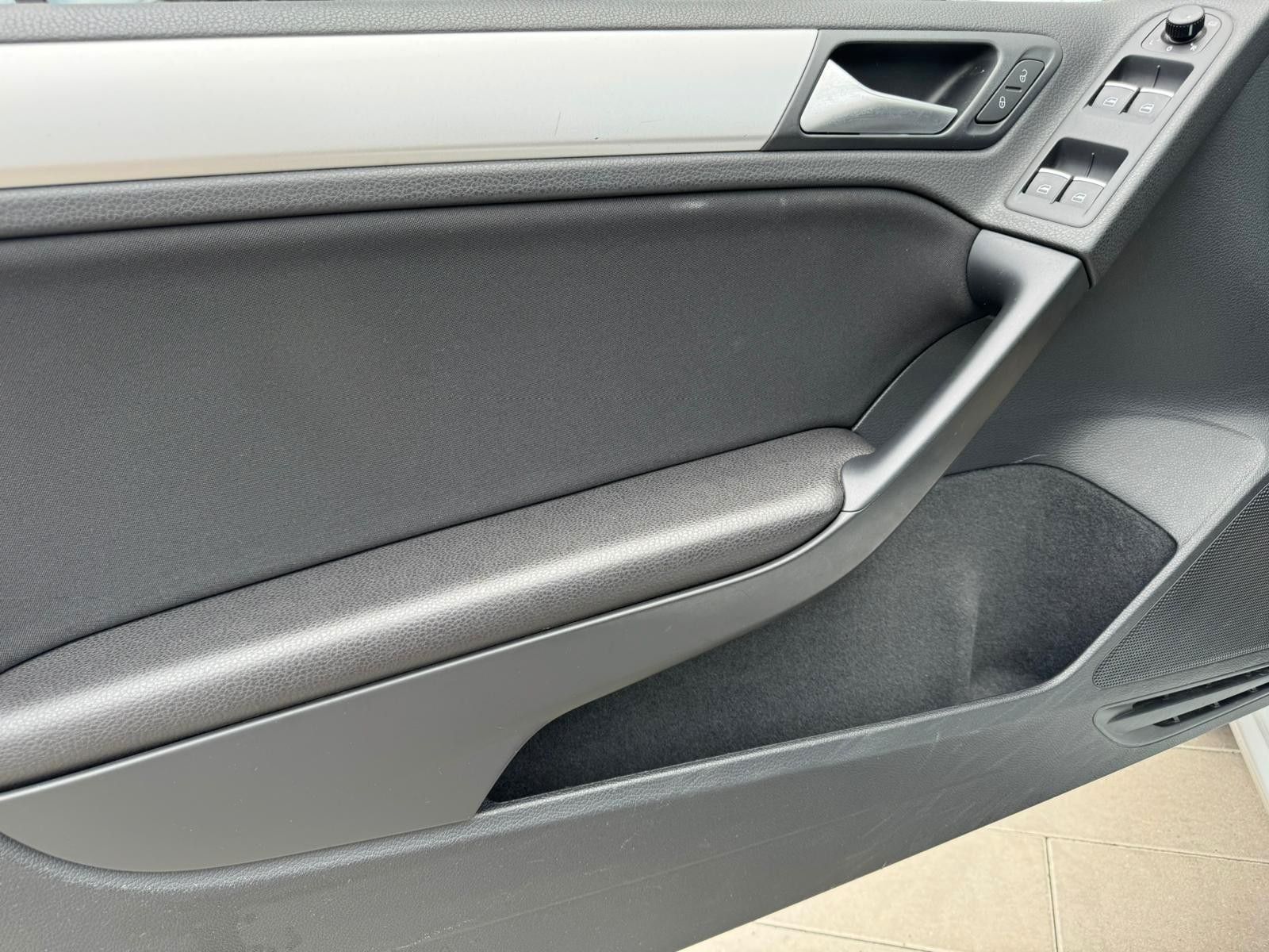 Fahrzeugabbildung Volkswagen Golf VI 1.6 TDI Cabriolet Basis BMT
