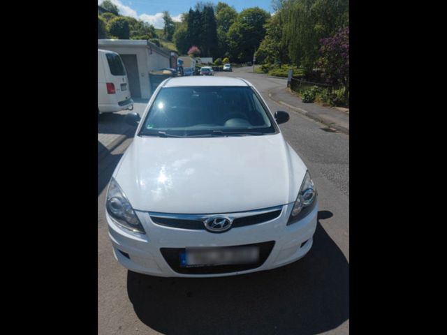 Hyundai i30, BJ 2010  8-fach bereift, Klim...