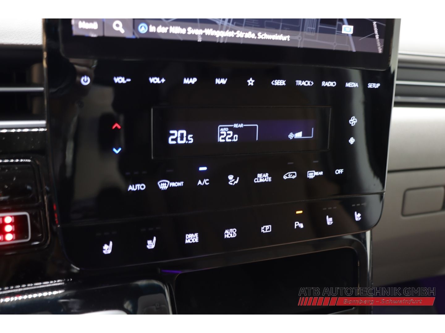 Fahrzeugabbildung Hyundai STARIA Signature 7-Sitzer 2.2 CRDi 7-Sitzer AHK