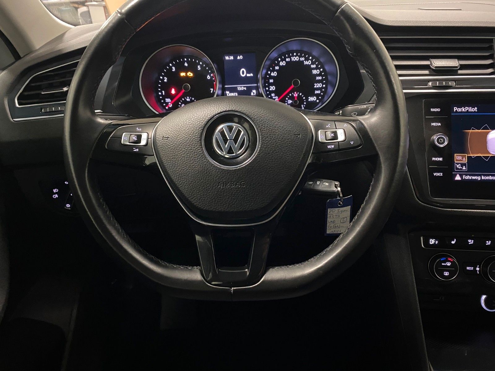 Fahrzeugabbildung Volkswagen Tiguan 1.5 TSI Trendline+NAVIGATION+ALLWETTER+BC