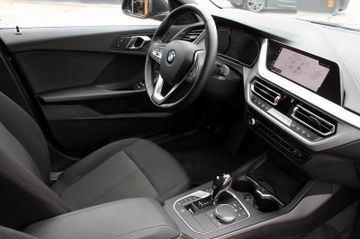 Fahrzeugabbildung BMW 118i Advantage Steptronic Temp. Navi LED PDC FSP