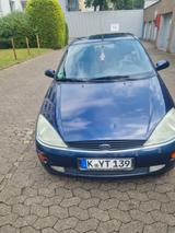 Ford Focus 1.6 Ghia Ghia - Ford Focus aus 2000: Ghia