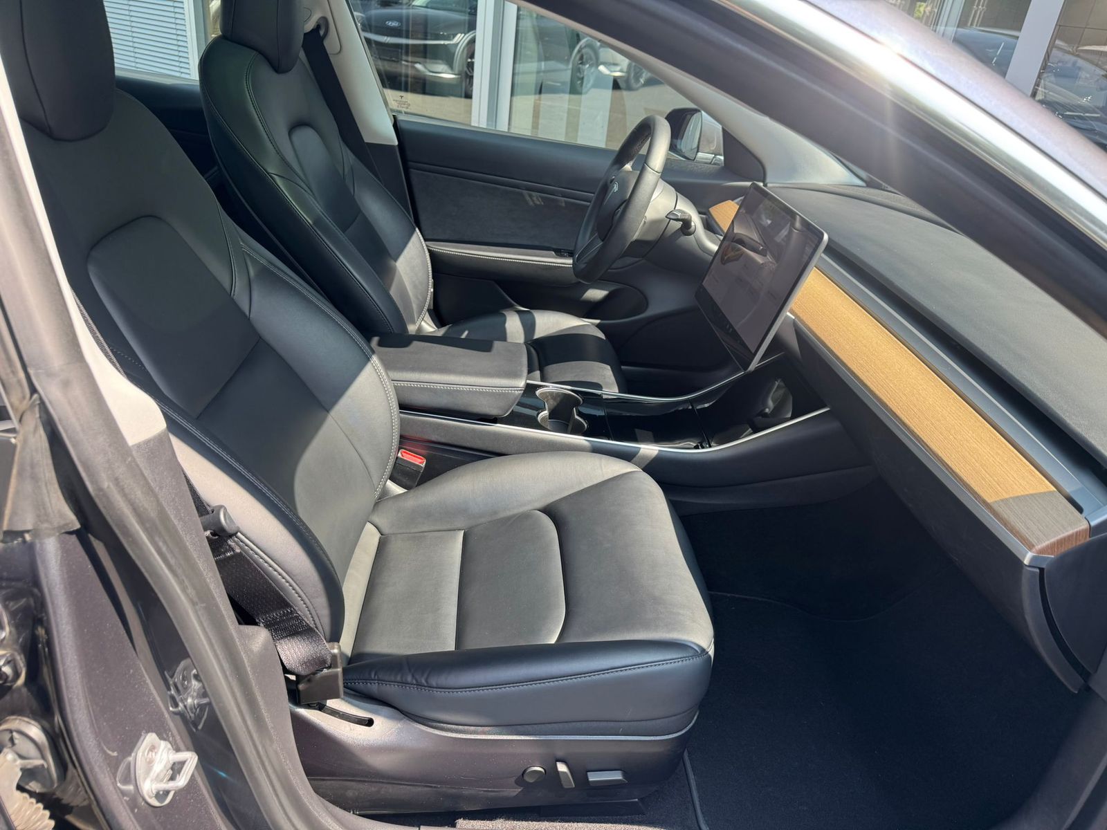 Fahrzeugabbildung Tesla Model 3 LR Dual AWD PANO+STDHZ+NAVI+LED+ACC+