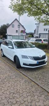 Skoda Škoda Octavia Combi 1.6 TDI DSG  gepflegt... - Skoda Octavia: Limousine, Combi