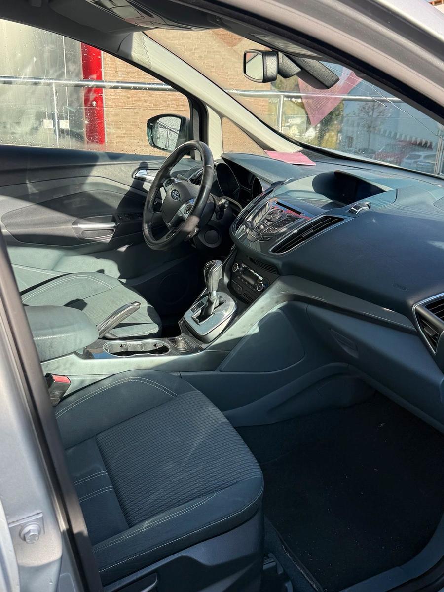 Ford C-MAX 2012 — салон