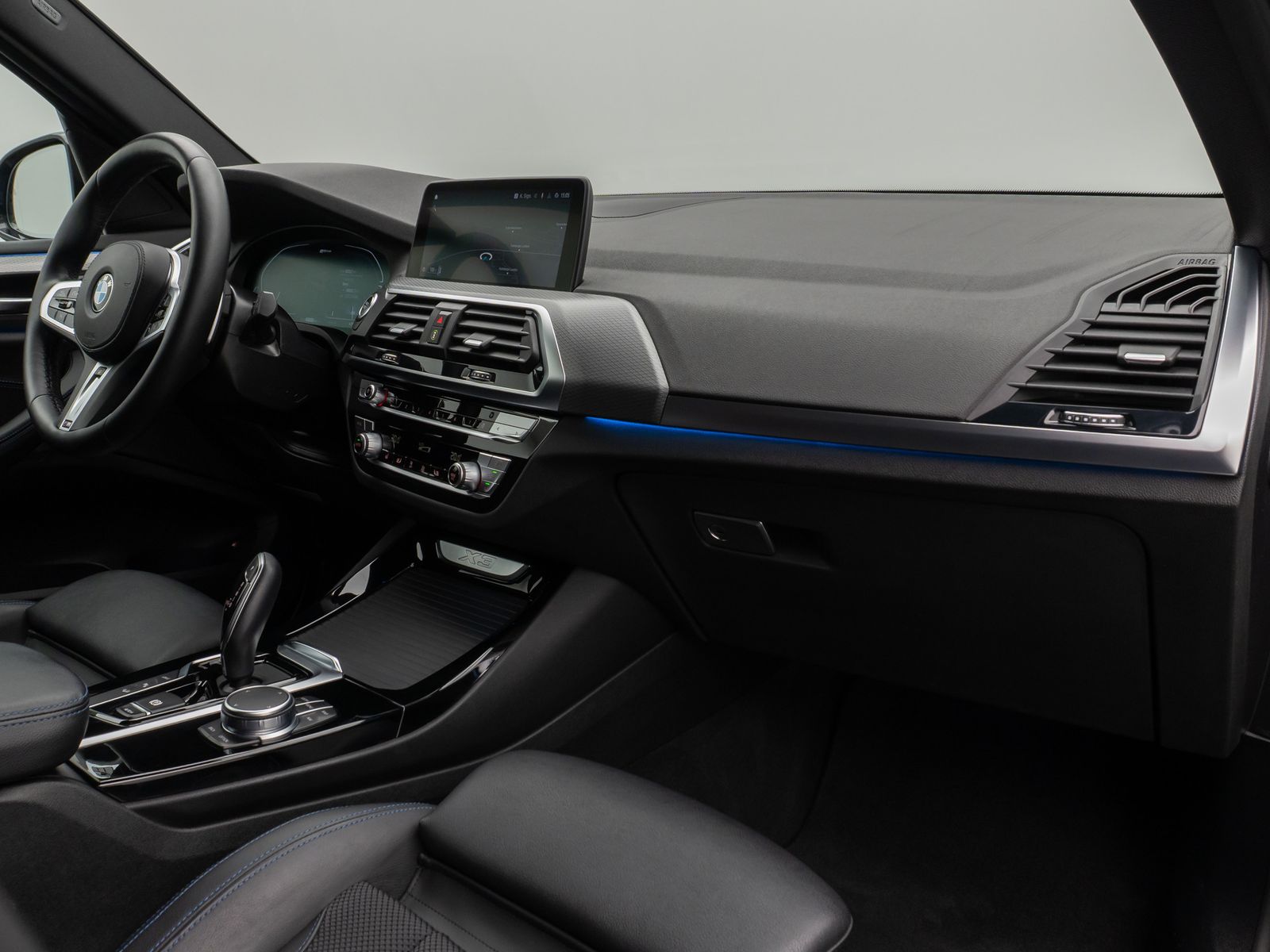 Fahrzeugabbildung BMW X3 xD30e M Sport Kamera HUD DAB HiFi AHK Komfort