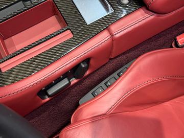 2010 Aston Martin DBS — миниатюра 14